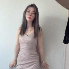眼镜少妇